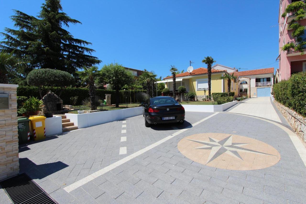 Apartments Knezovic Ровинь Экстерьер фото