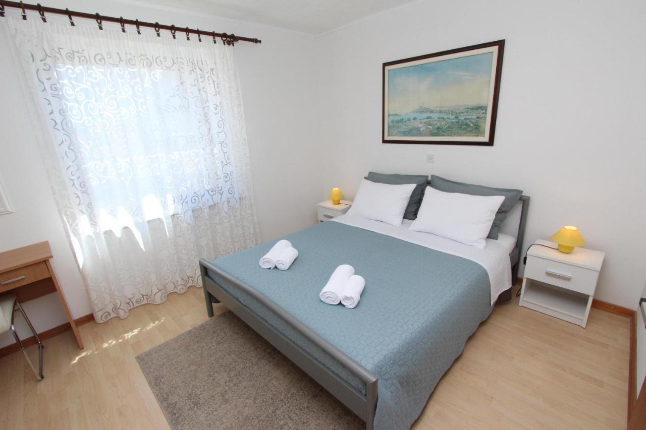 Apartments Knezovic Ровинь Экстерьер фото