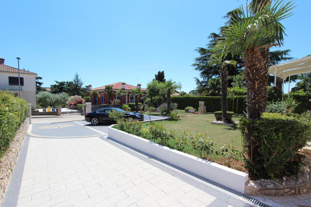 Apartments Knezovic Ровинь Экстерьер фото