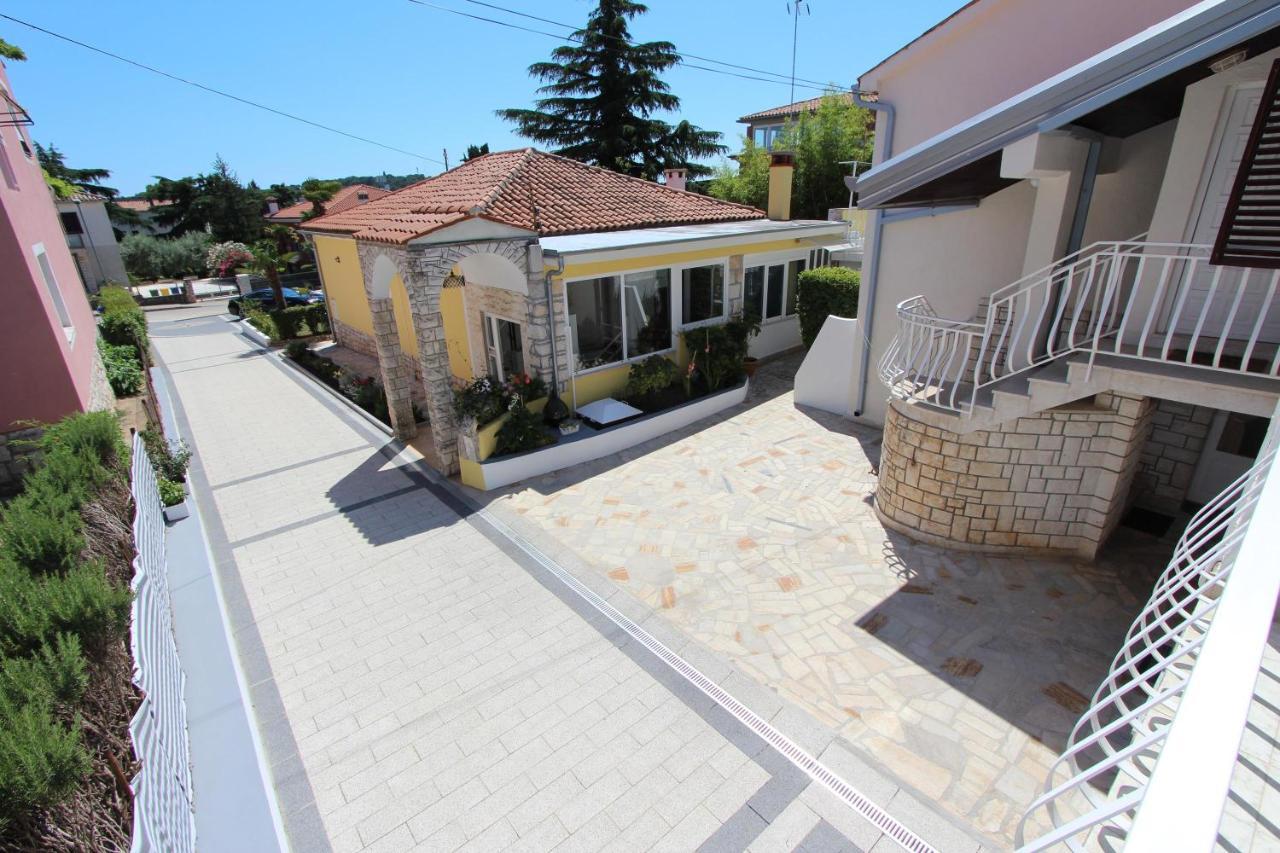 Apartments Knezovic Ровинь Экстерьер фото