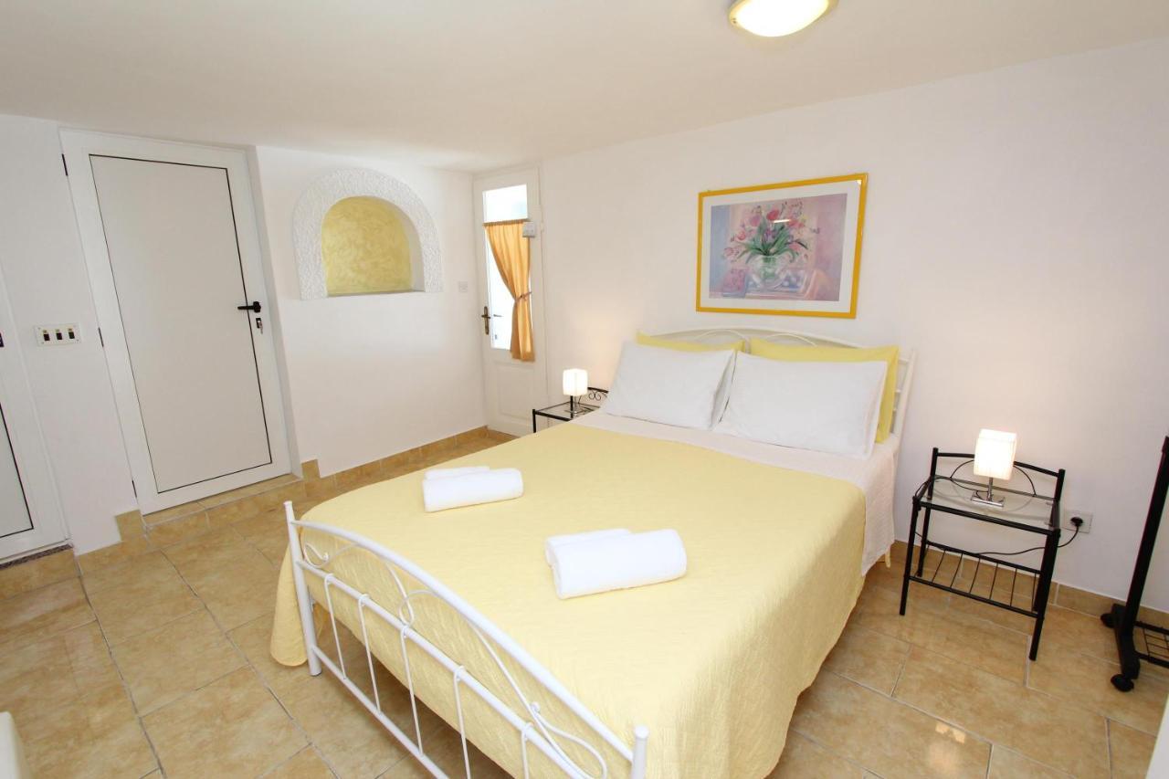 Apartments Knezovic Ровинь Экстерьер фото