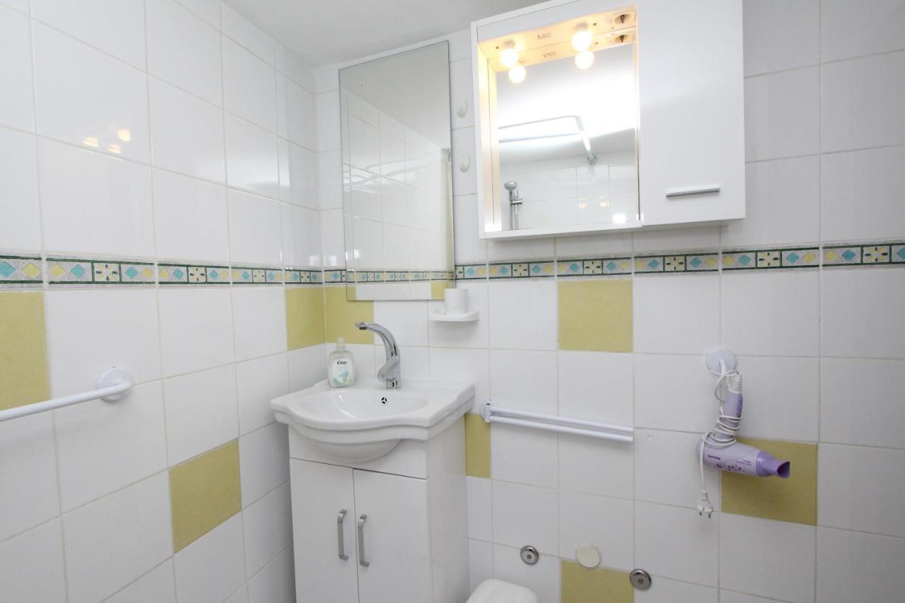 Apartments Knezovic Ровинь Экстерьер фото