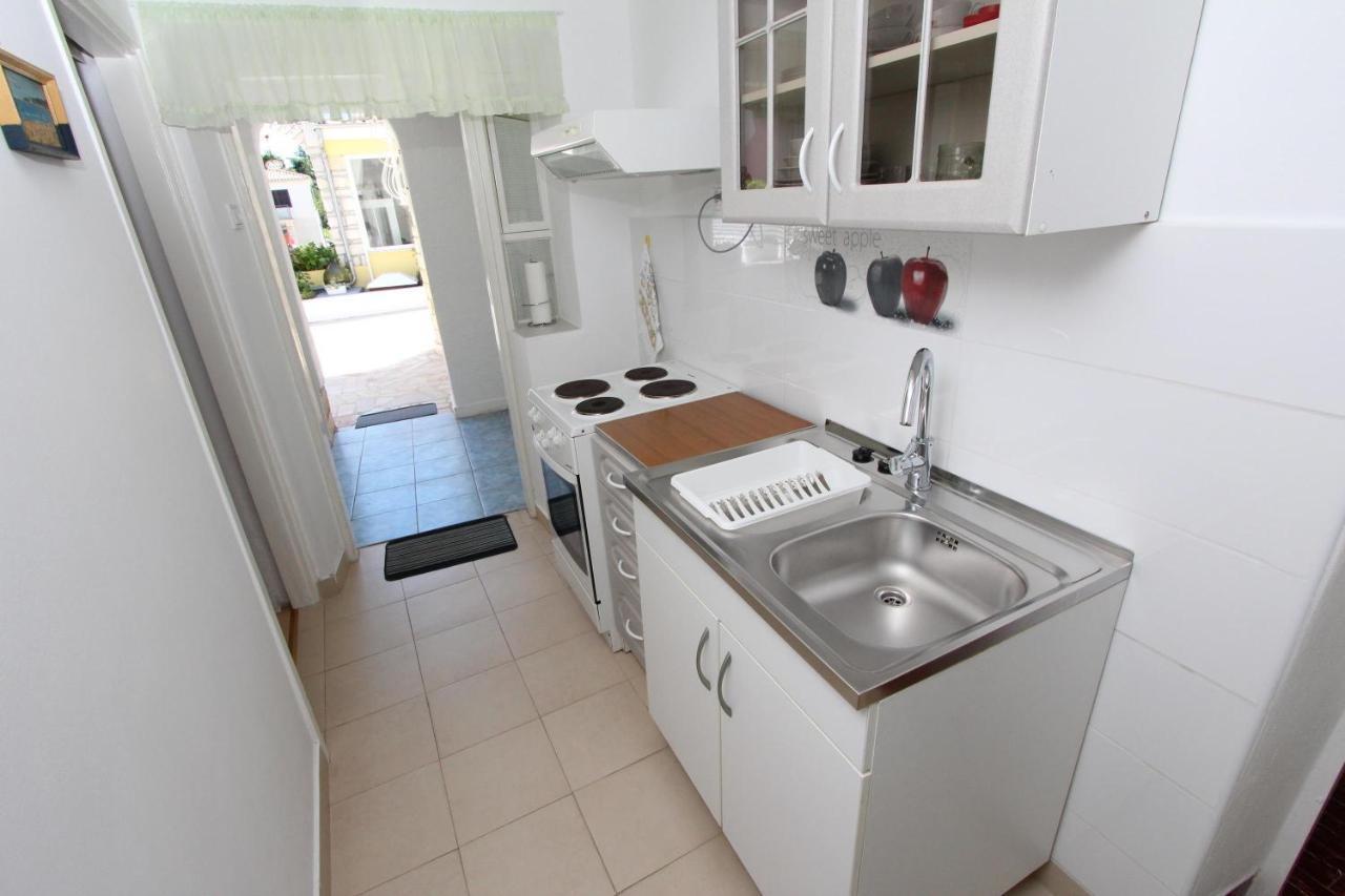 Apartments Knezovic Ровинь Экстерьер фото
