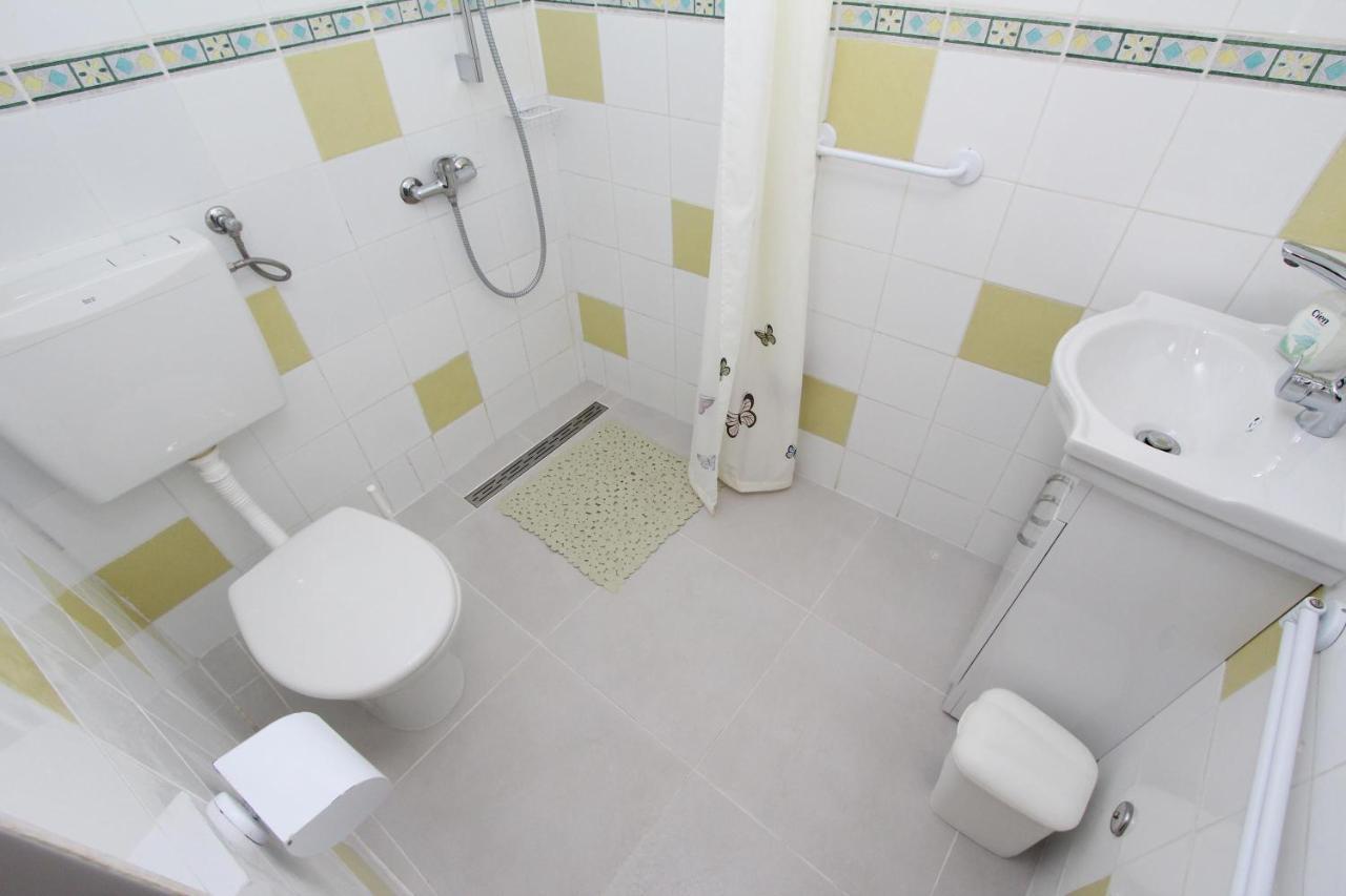 Apartments Knezovic Ровинь Экстерьер фото