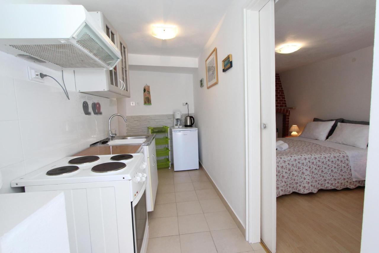 Apartments Knezovic Ровинь Экстерьер фото