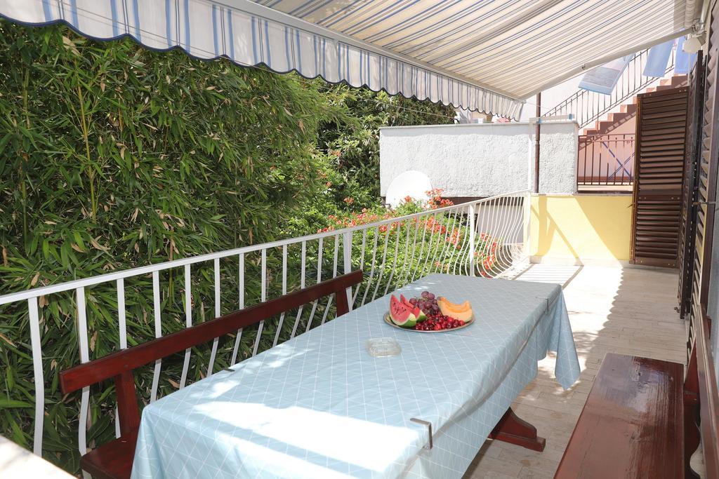 Apartments Knezovic Ровинь Экстерьер фото