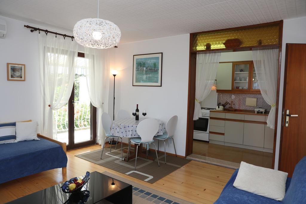 Apartments Knezovic Ровинь Экстерьер фото